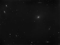 M86 (NGC 4406) и кучка галактик